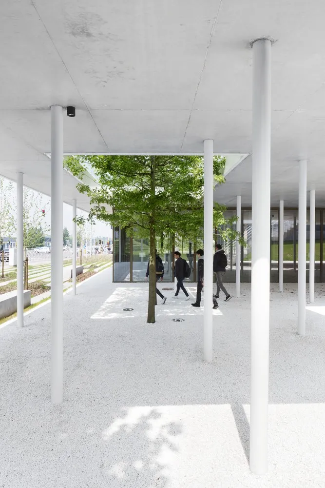 “漂浮”立方体会议楼／dmvA Architecten