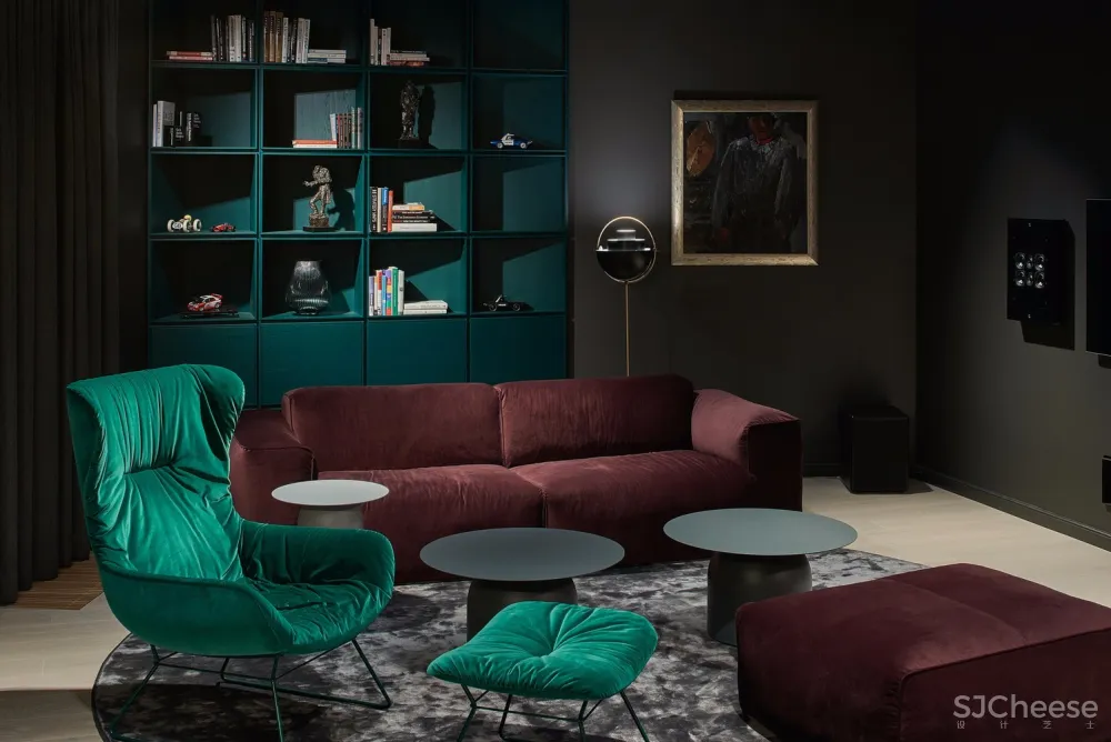 饱和色+黑色，立陶宛80㎡戏剧般的公寓 | HEIMA architects 首