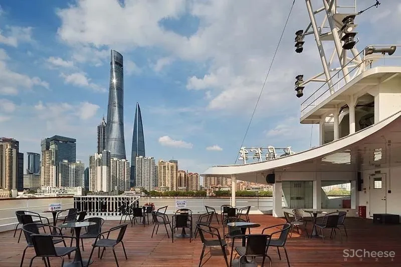 黄浦江第一艘五星级游览船--水晶公主号