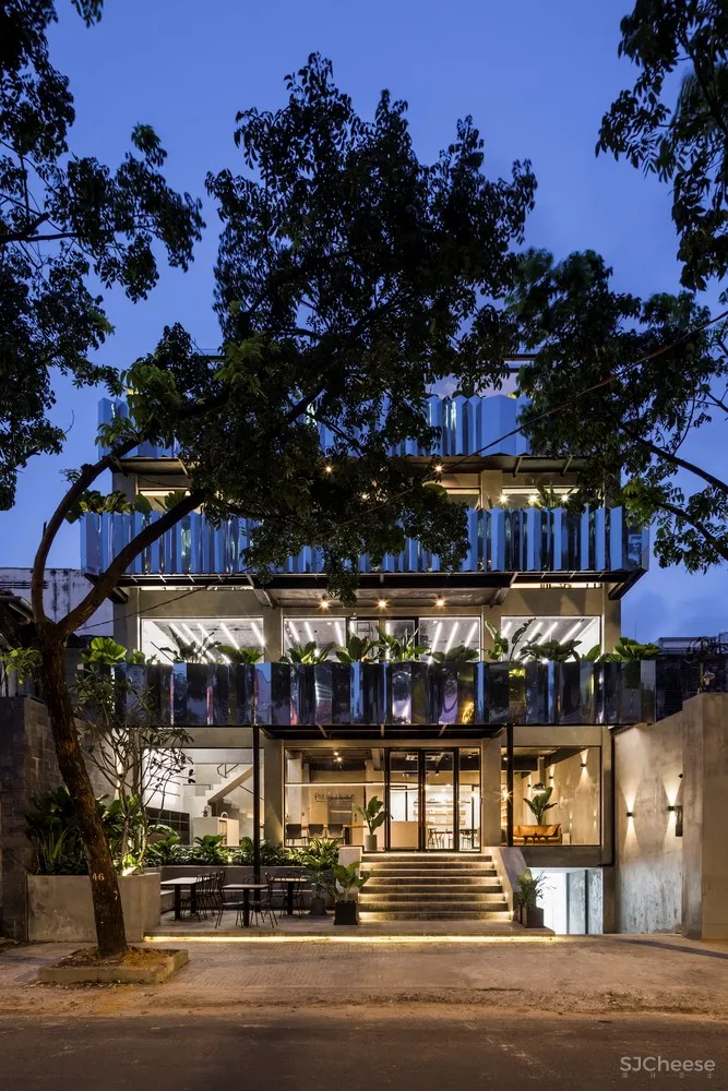 Sanuki Daisuke architects：越南年轻创业者的办公空间