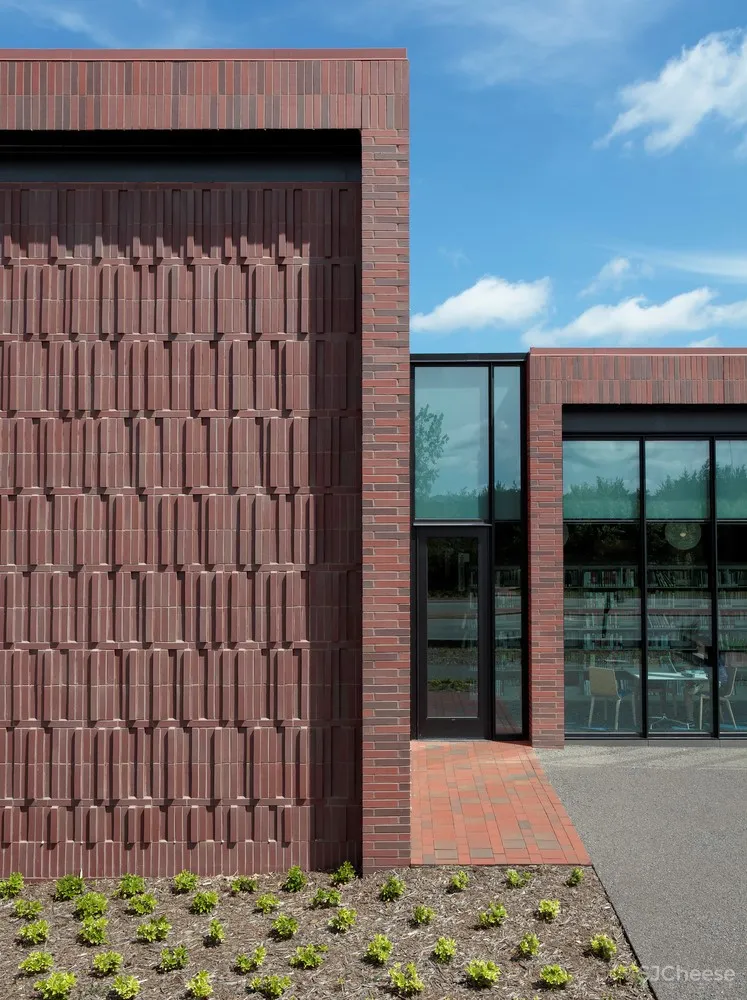 拉姆西镇公共图书馆 / HGA