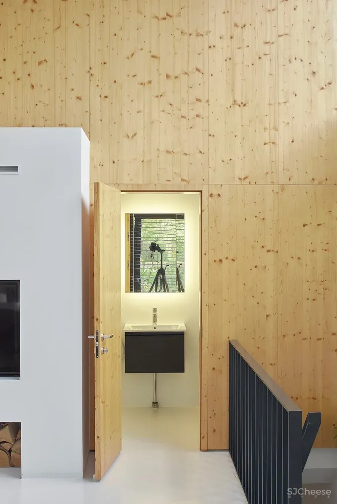 与环境的和谐融合 | A House in Rasu Namai