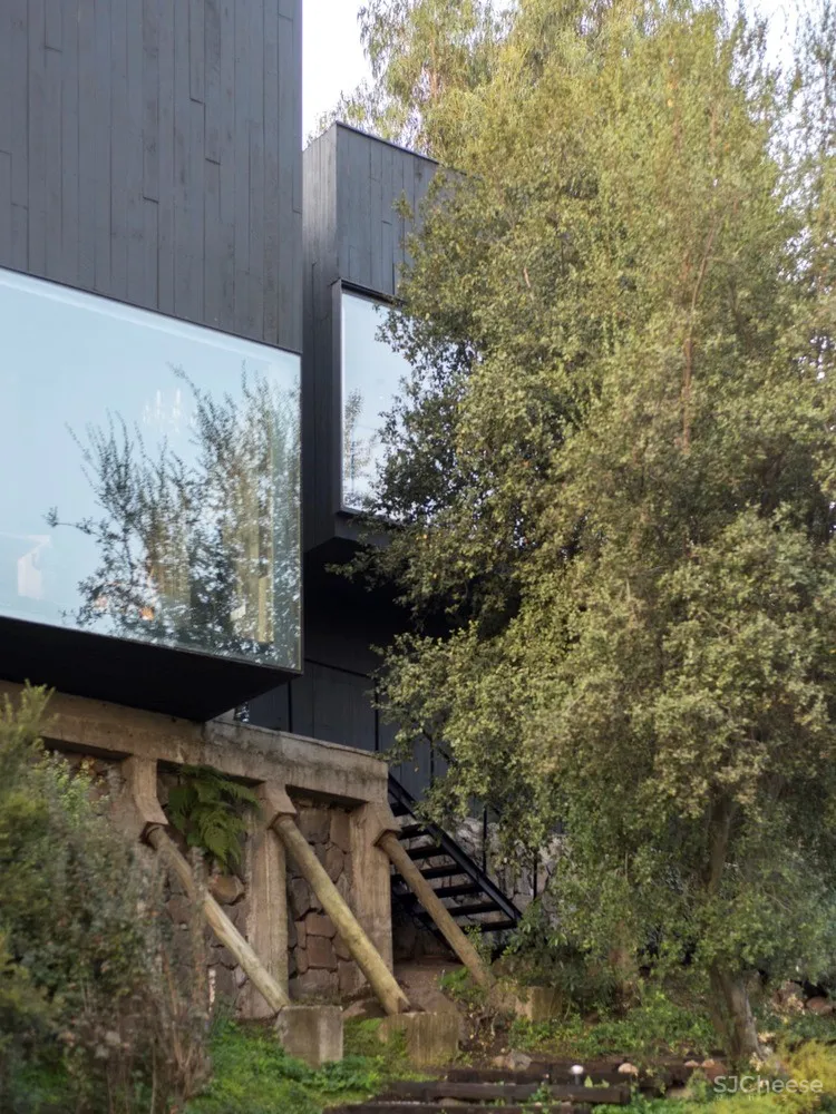 黑色原木住宅 Casa Zupe