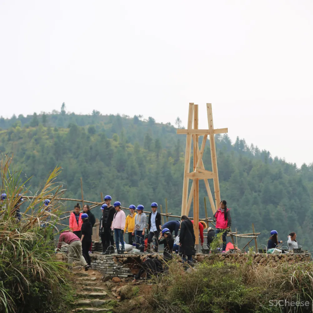 Students "reinvigorate" traditional bamboo weaving for Sun Room pavilion