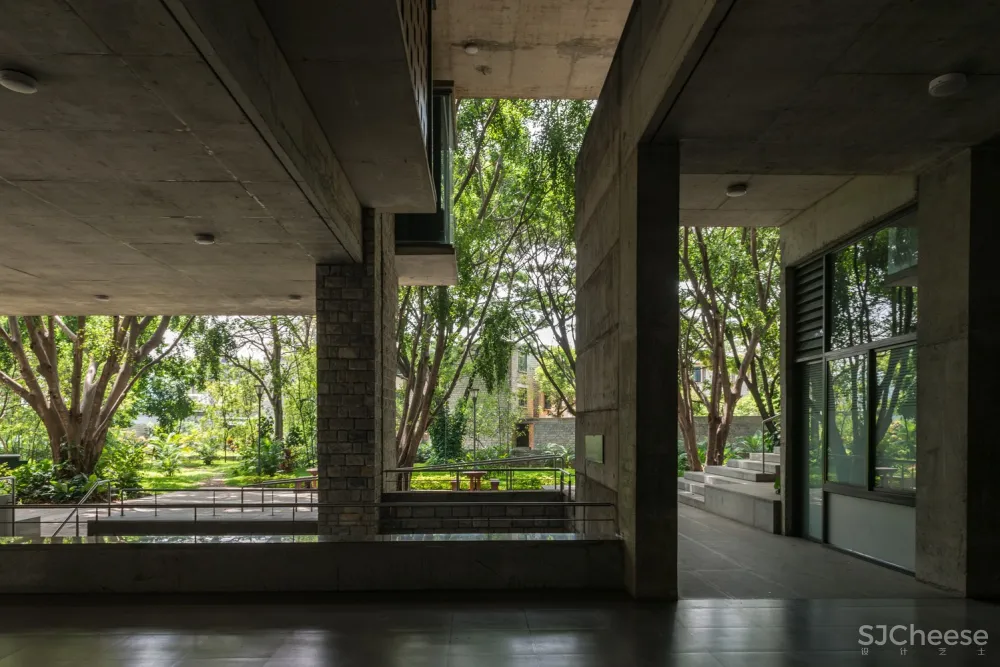 IIM-B 新教学综合体 / Mindspace Architects 首