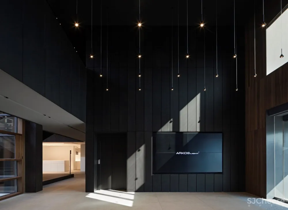 Arkoslight 办公室，将产品融入设计 / Francesc Rifé studio