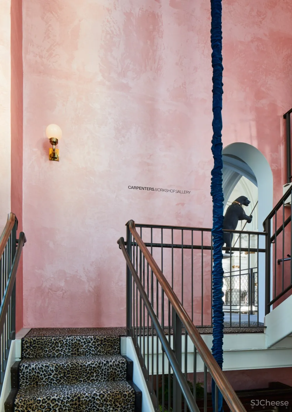 教堂与艺术的结合：Carpenters Workshop画廊作品