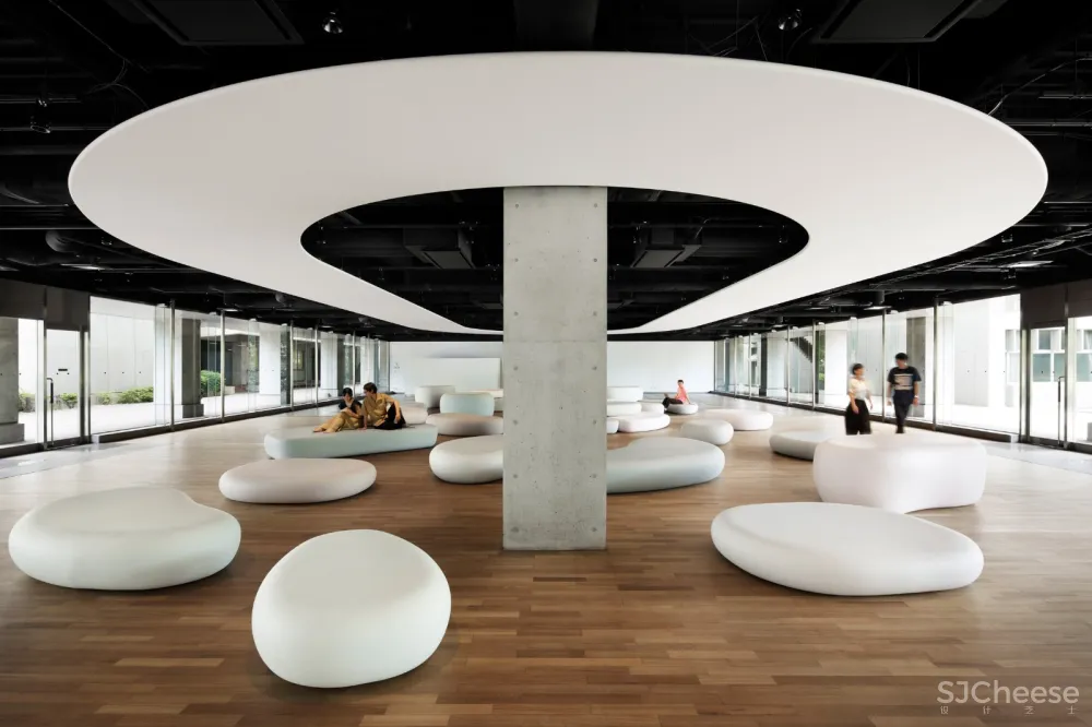 Igarashi Design Studio | 充满鹅卵石家具的Zero空间