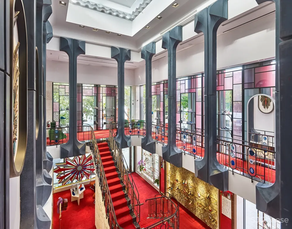 212box作品 | 树皮覆盖的Christian Louboutin精品店,与自然美感产生共鸣