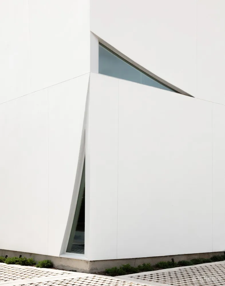 Transart艺术基金会,缝隙进入艺术光 / Schaum/Shieh