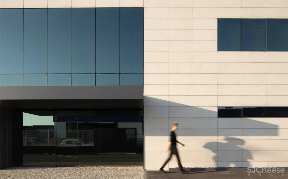 Arkoslight 办公室,将产品融入设计 / Francesc Rifé studio