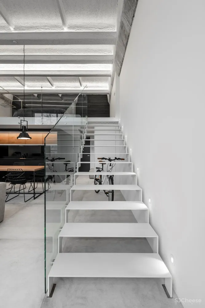 首发 | IDwhite 简约的工业阁楼公寓