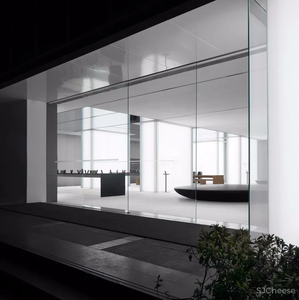 东仓建设:全球首家超级旗舰店·Whale 首