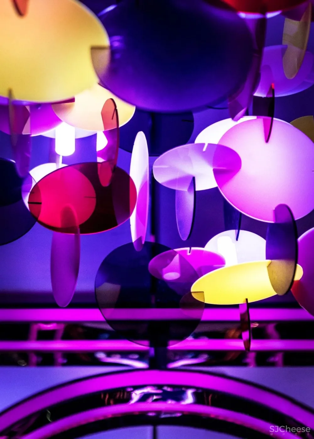 新作 | “好色的绅士” KINGKISS KTV 首