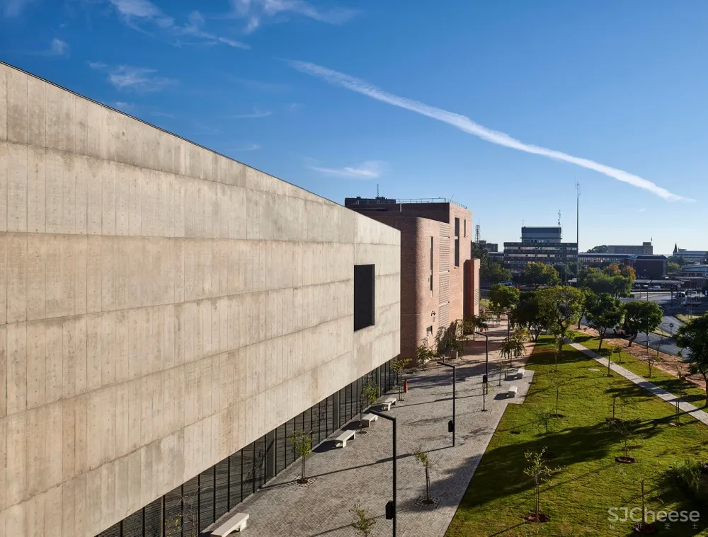 索尔·普拉特杰大学学生资源中心 / Designworkshop