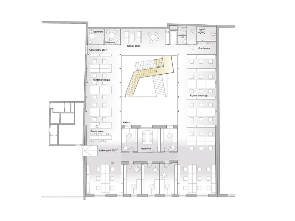被黄铜包覆的主楼梯，绝对是这座办公楼的C位 | Pushak 首