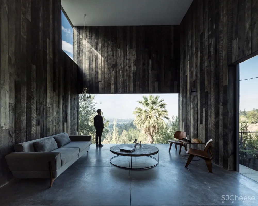 黑色原木住宅 Casa Zupe