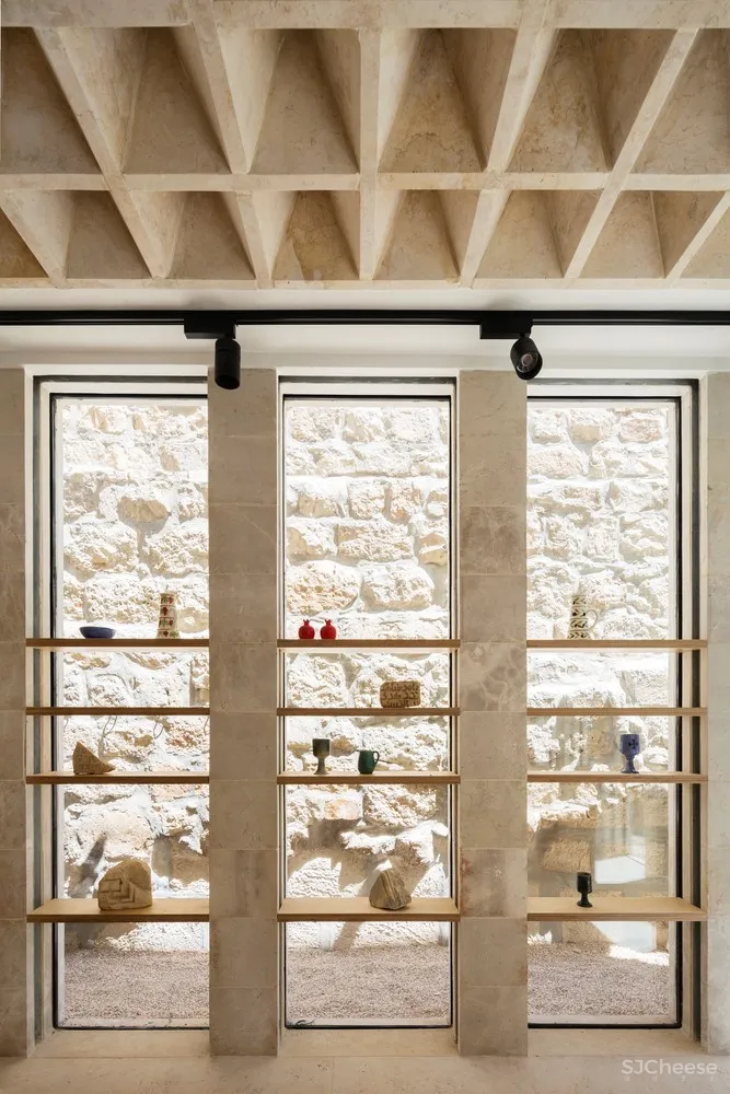 修道院地窖商店 / AAU ANASTAS