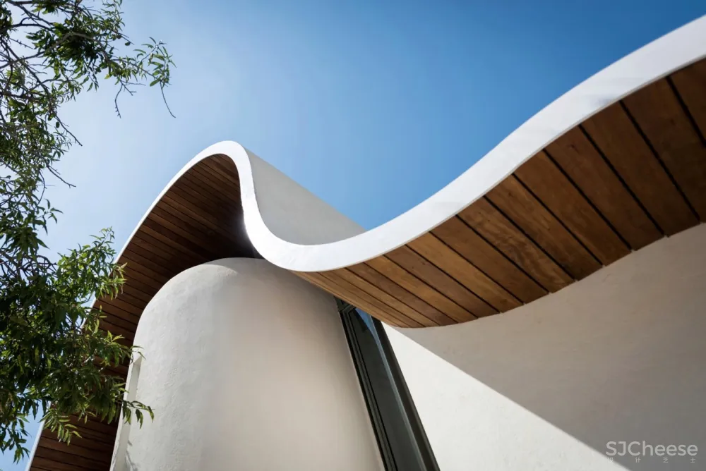 使徒彼得和圣海伦的烈士教堂 / Michail Georgiou