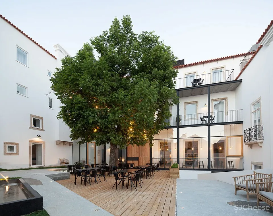 科英布拉酒店改造，葡萄牙 / depA Architects