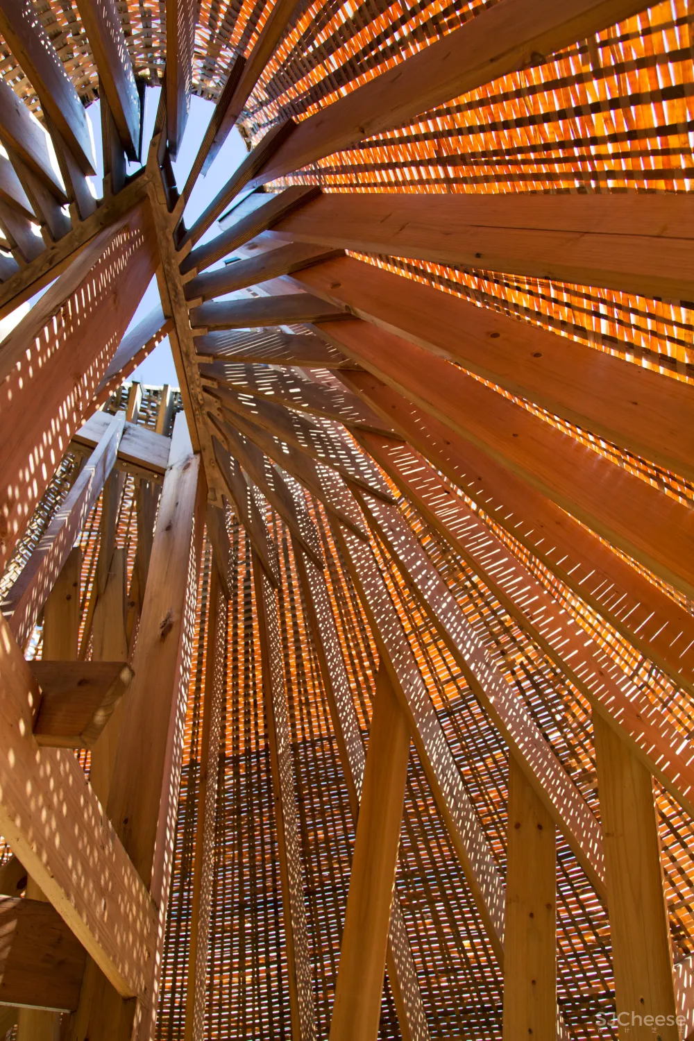 Students "reinvigorate" traditional bamboo weaving for Sun Room pavilion