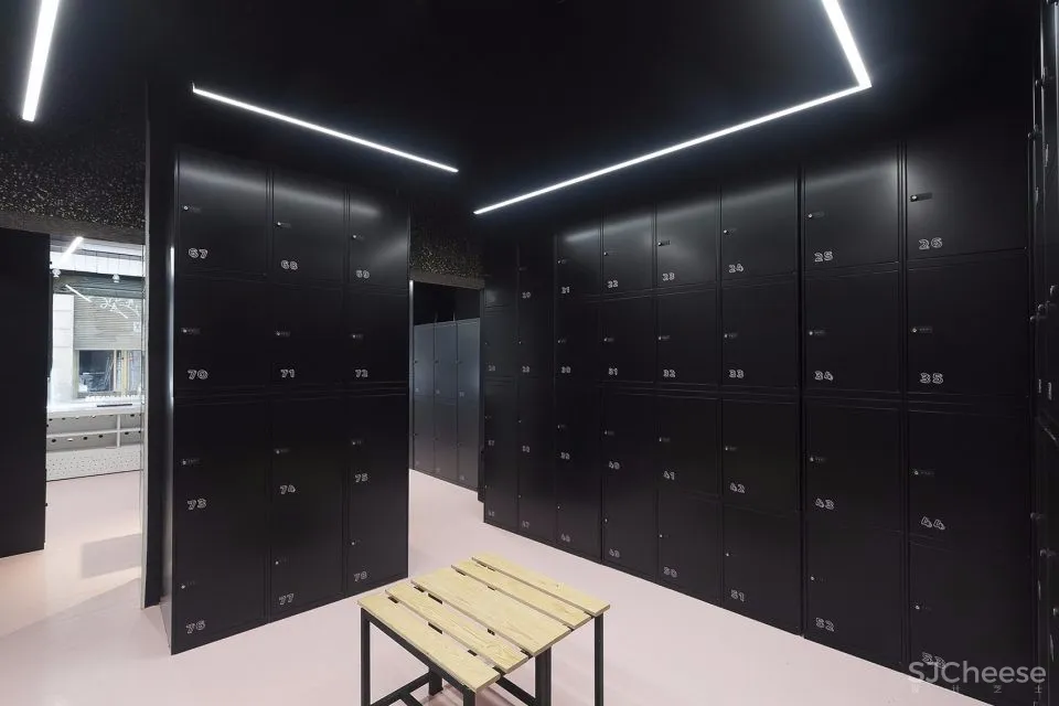 马德里Bag In Box行李寄存商店 | Wanna One 首