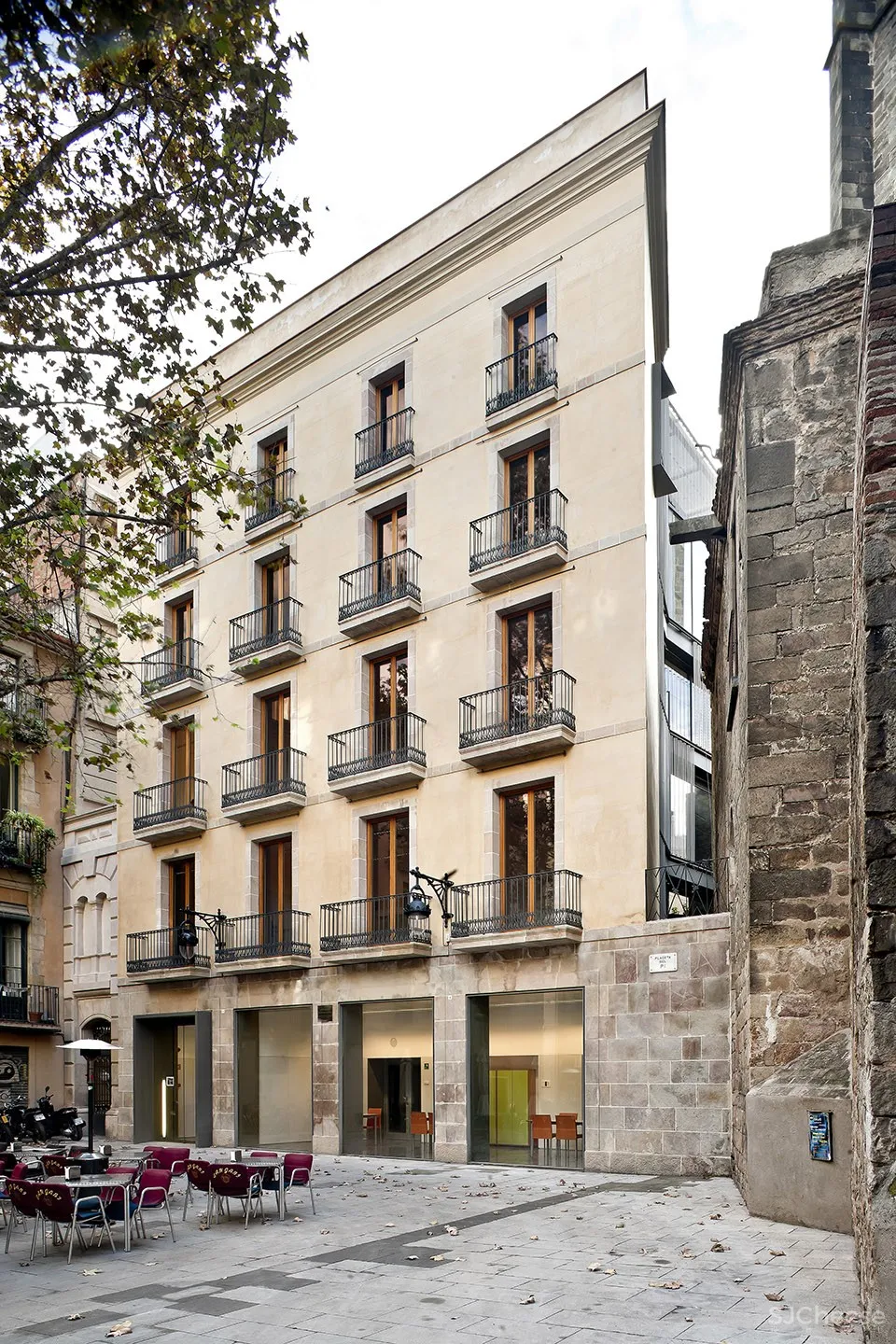 玩具图书馆与办公室,巴塞罗那 / taller 9s arquitectes