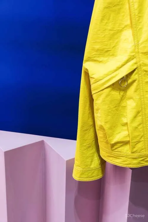 色彩与廓形 · VVNK 装置艺术空间 | Zinovatnaya