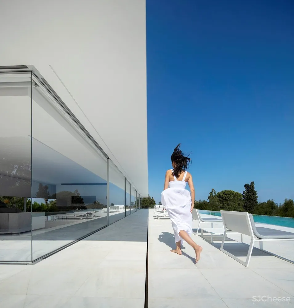 Fran Silvestre Arquitectos:远眺大海 Hofmann House 首