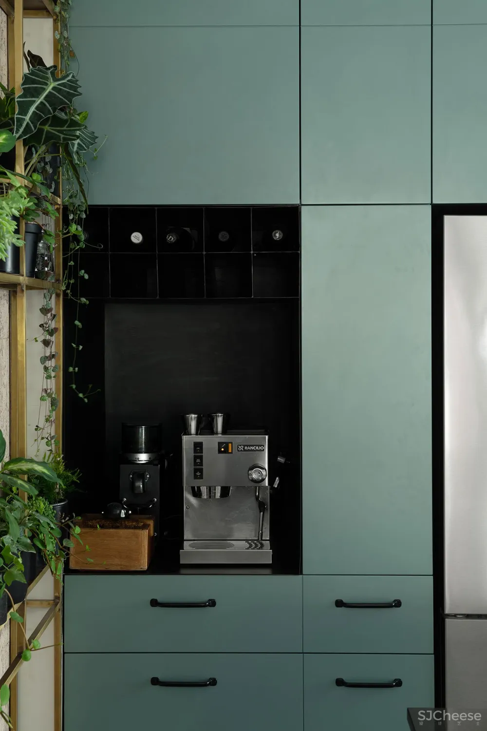 以色列AX3极简主义公寓设计