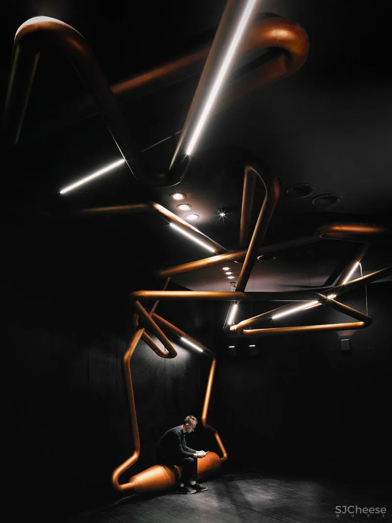 上海：电影院到处都是缠在一起的铜管