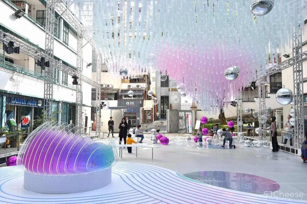 香港飘浮圣诞展亭,随风晃动的气球组成另类城市风景 | AaaM建筑设计工作室