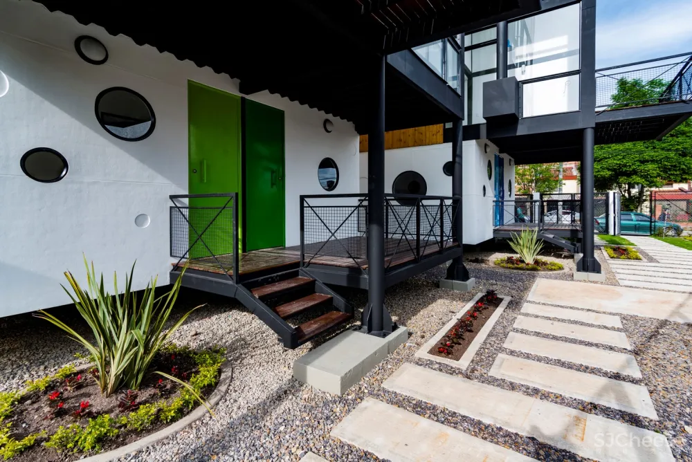 方块小屋 / Camacho Estusio de Arquitectura