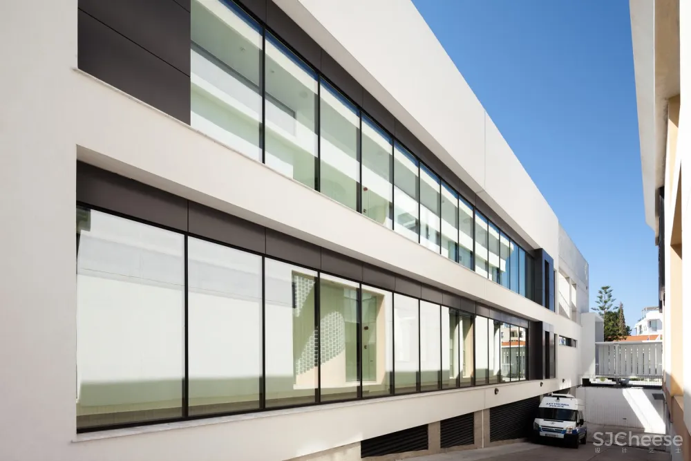 Varda Studio | 抽象的镂空形式建筑