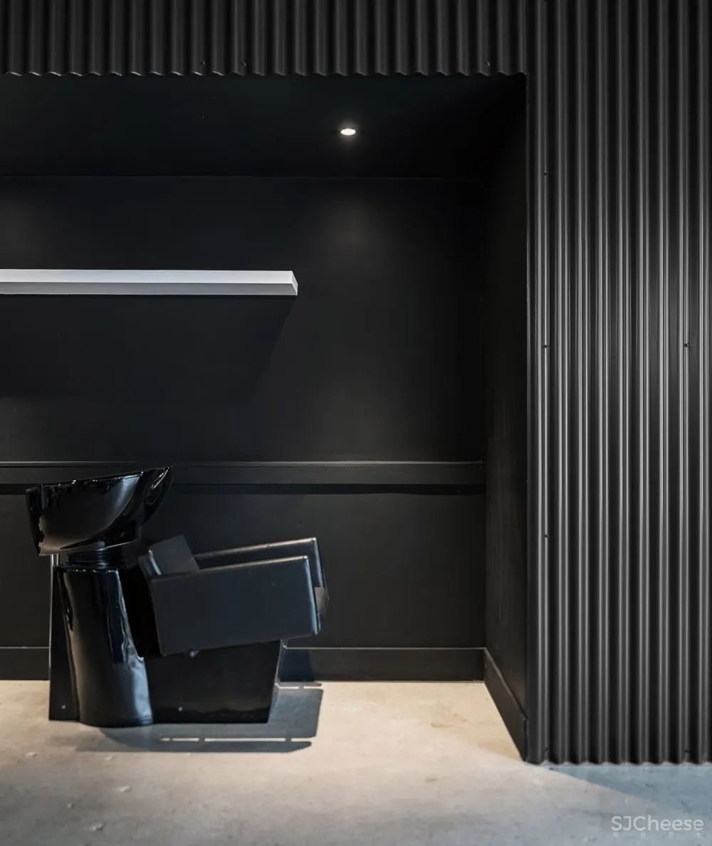 StudioAC：波纹黑金属酒吧