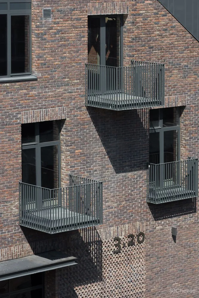 夹层公寓改造 / DNK ag