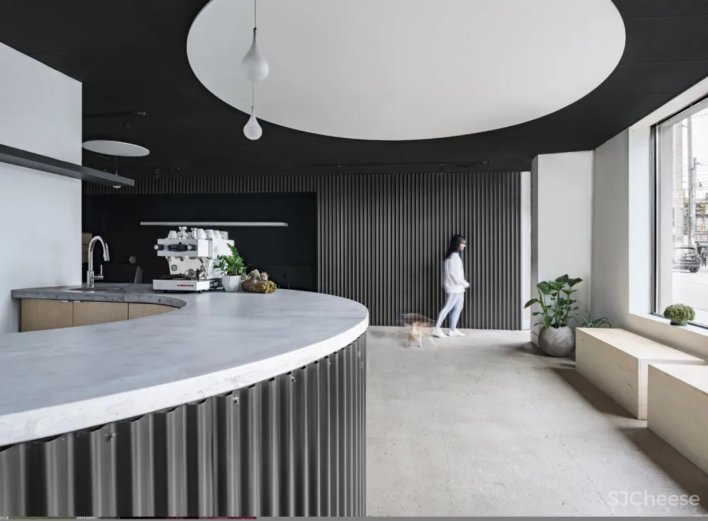 StudioAC：波纹黑金属酒吧