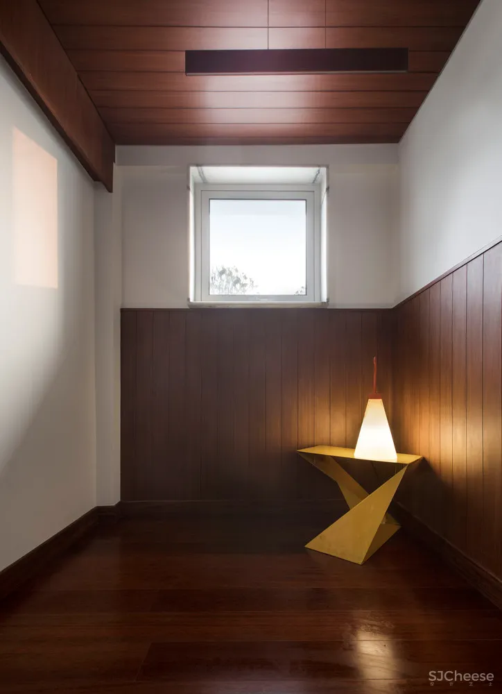 屋顶船舱2号 / Harsh Vardhan Jain Architects