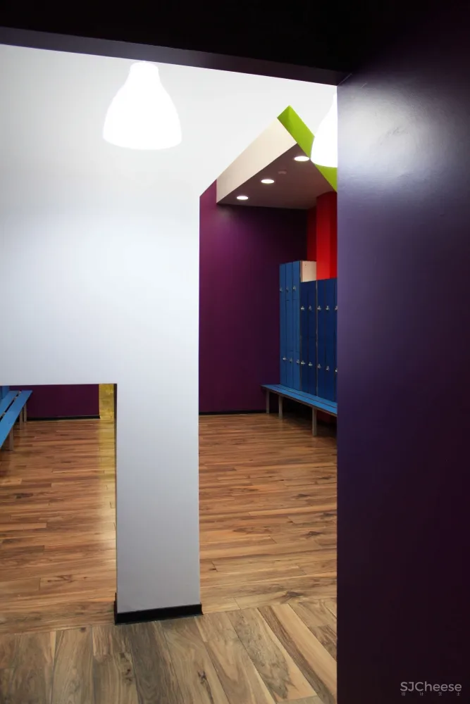 [俱乐部] Kalorias Club Children Dressing Room