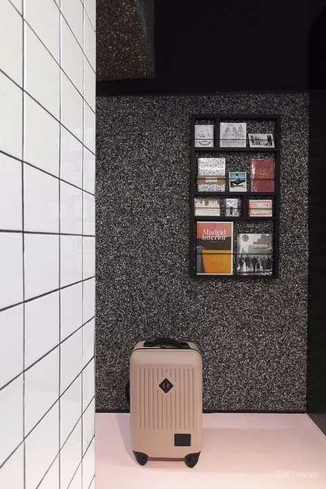 马德里Bag In Box行李寄存商店 | Wanna One 首