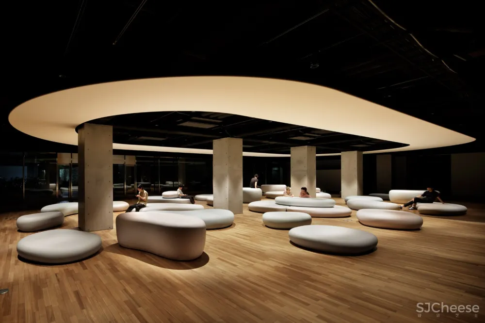 Igarashi Design Studio | 充满鹅卵石家具的Zero空间