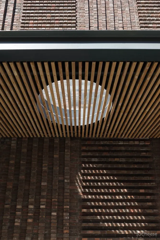 夹层公寓改造 / DNK ag