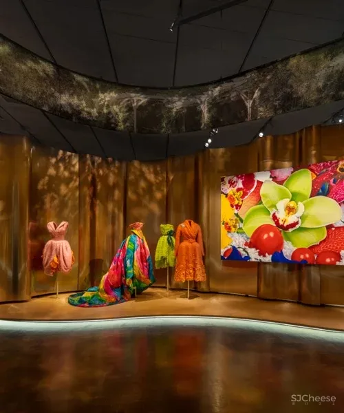 OMA为迪奥设计的展览在丹佛艺术博物馆开幕