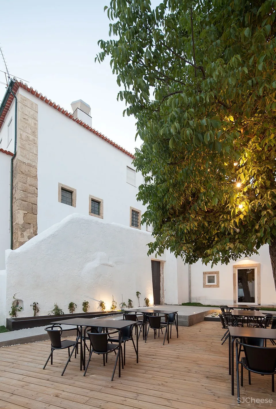 科英布拉酒店改造，葡萄牙 / depA Architects