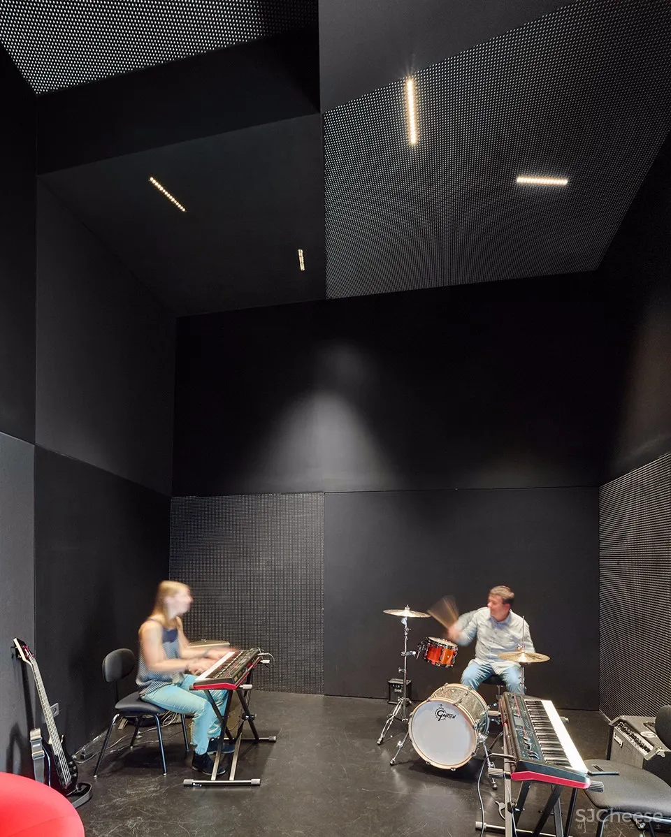 Dominique Coulon & associés:法国Allende表演厅和排练工作室 首