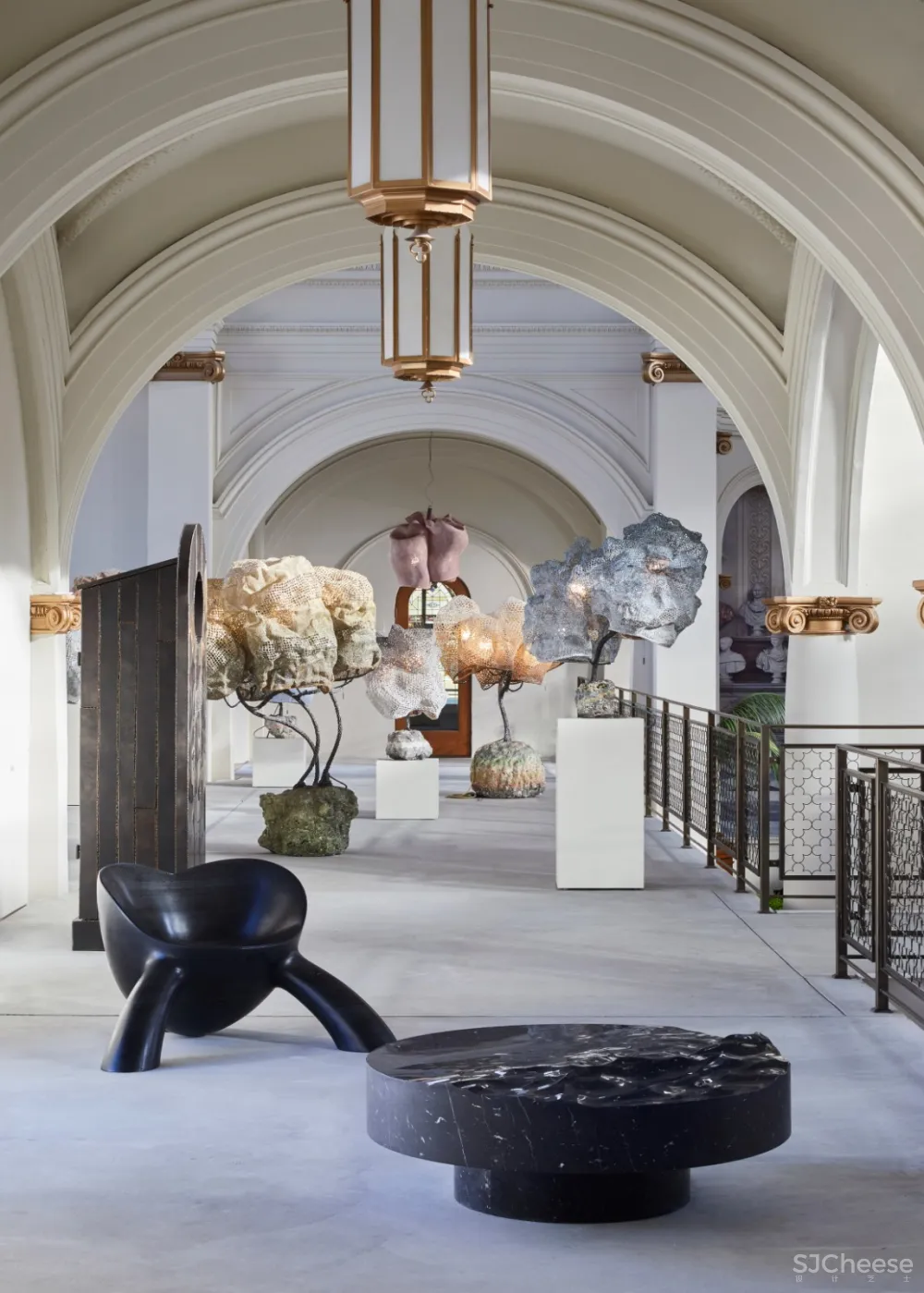 教堂与艺术的结合：Carpenters Workshop画廊作品