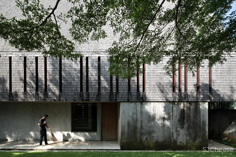 EH 住宅 / andramatin