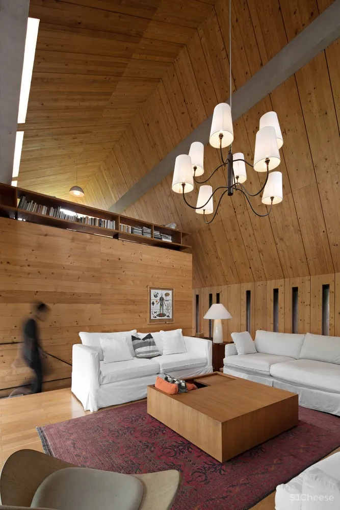 EH 住宅 / andramatin