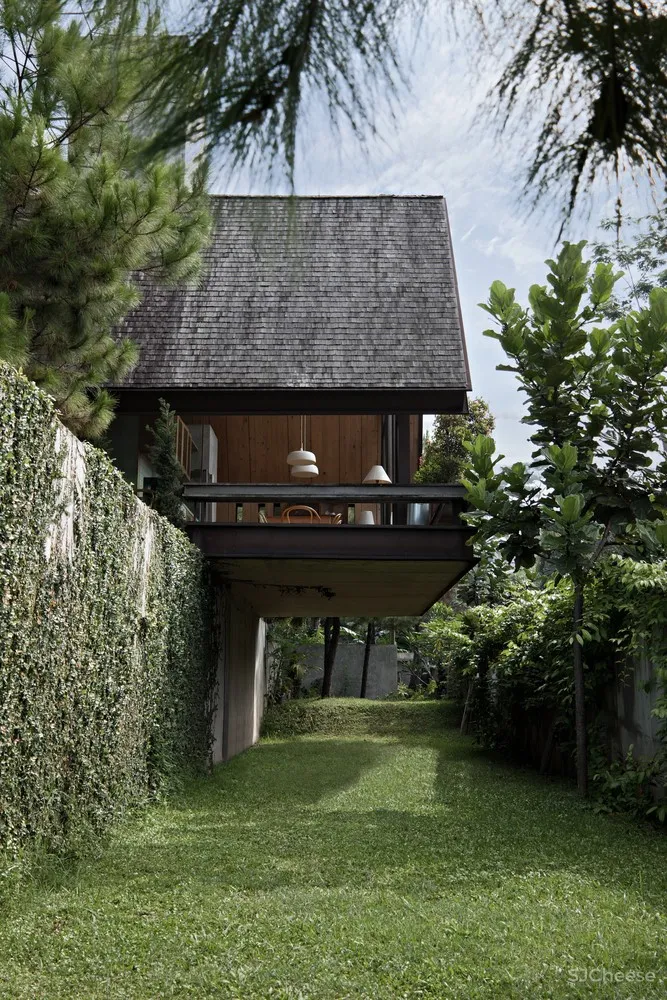 EH 住宅 / andramatin