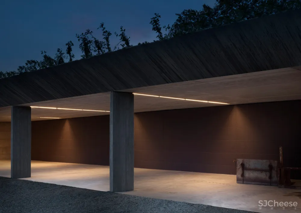 Deamicisarchitetti submerges concrete machinery depot into hillside